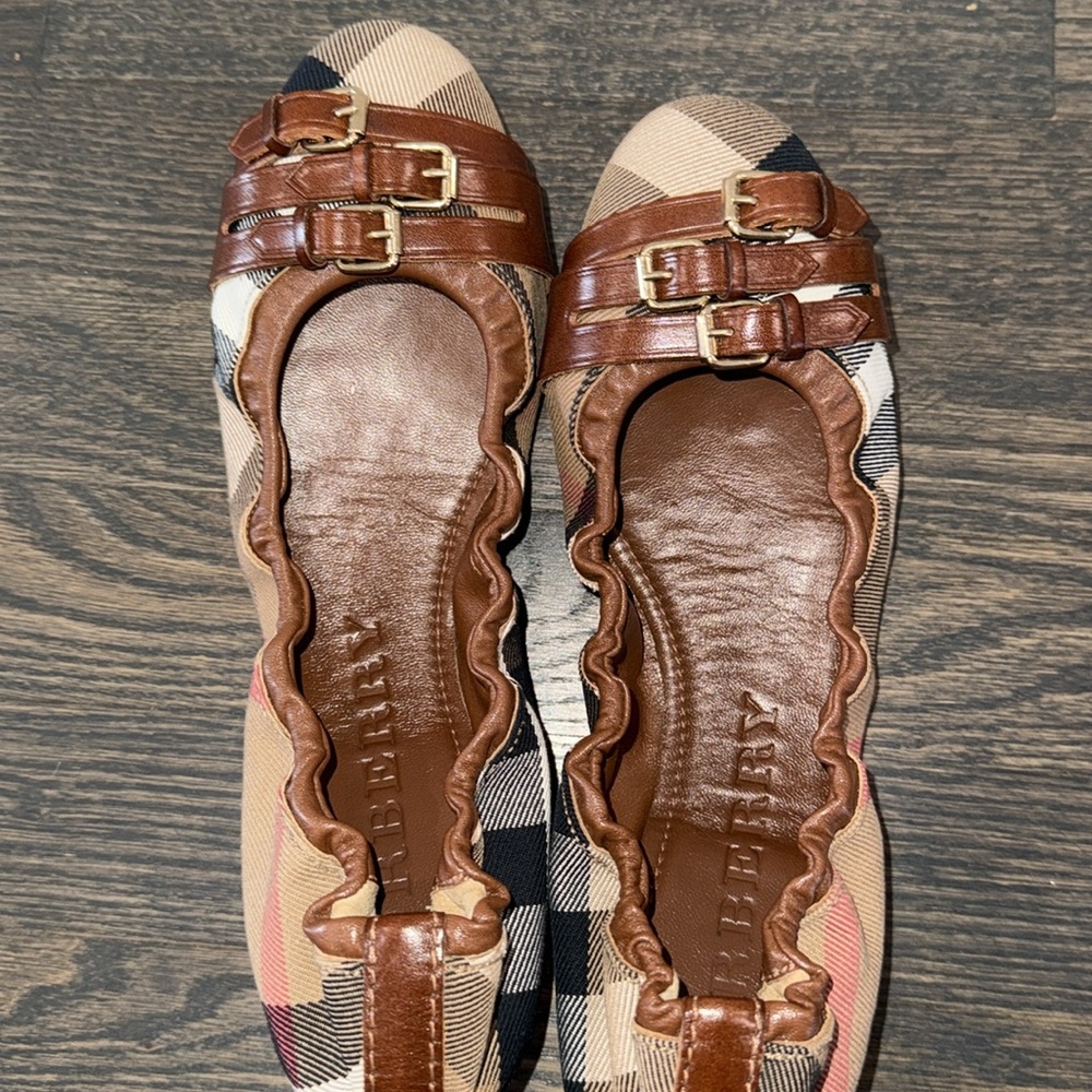 Burberry Bridle House Check Falcony Ballerina-Authentic-EUC - Picture 4 of 10